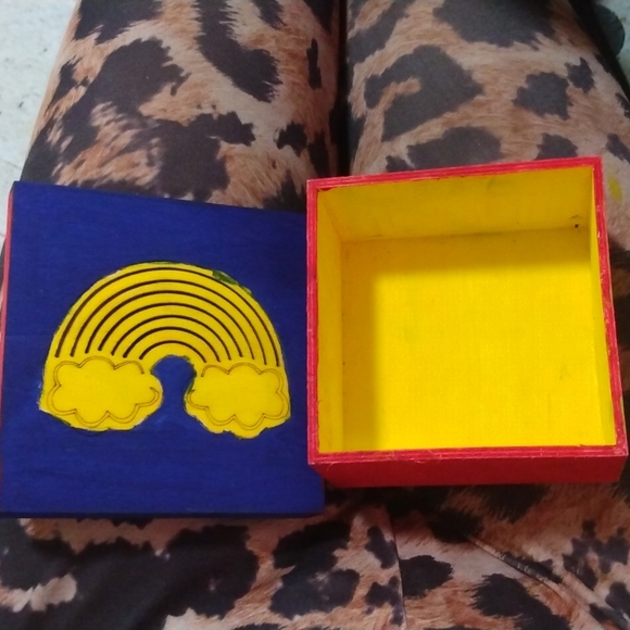 Wooden box - Picture 2 of 2